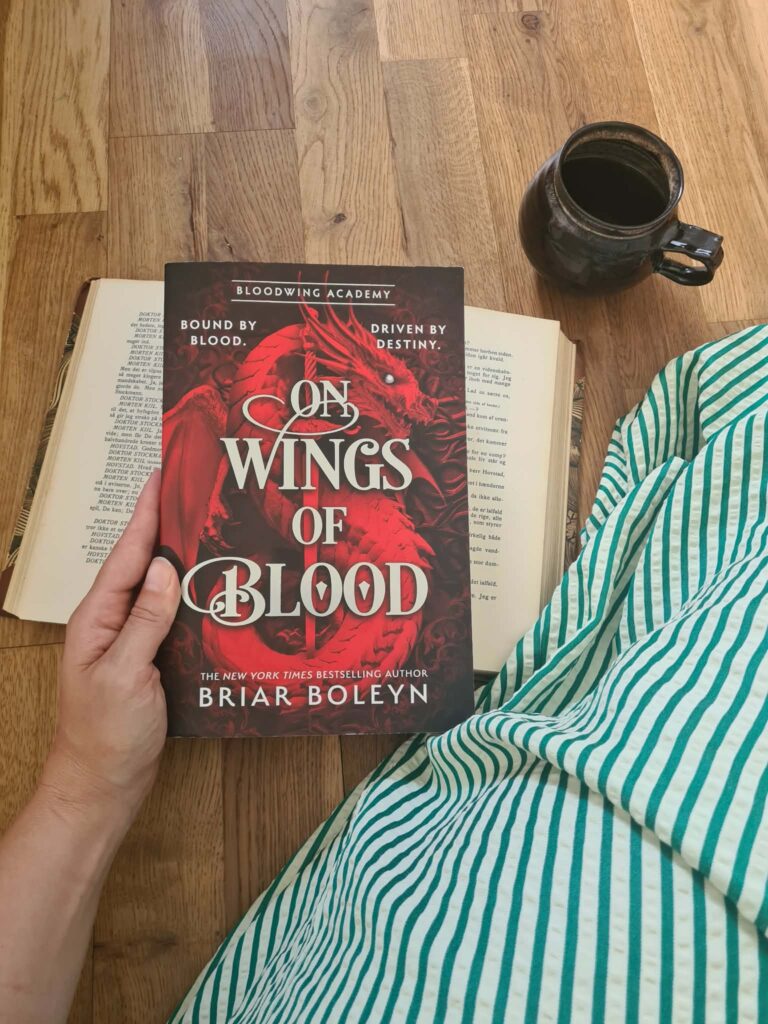 On Wings of Blood af Briar Boleyn holdt i hånden
